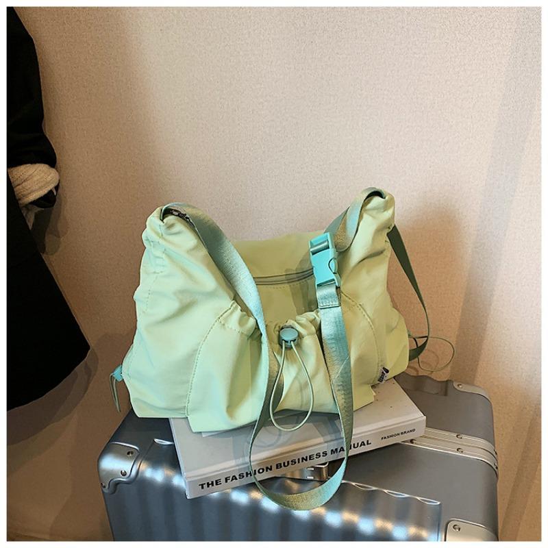 Nylon cloth large capacity tote bag women's new versatile pleated commuter shoulder messenger bag spring