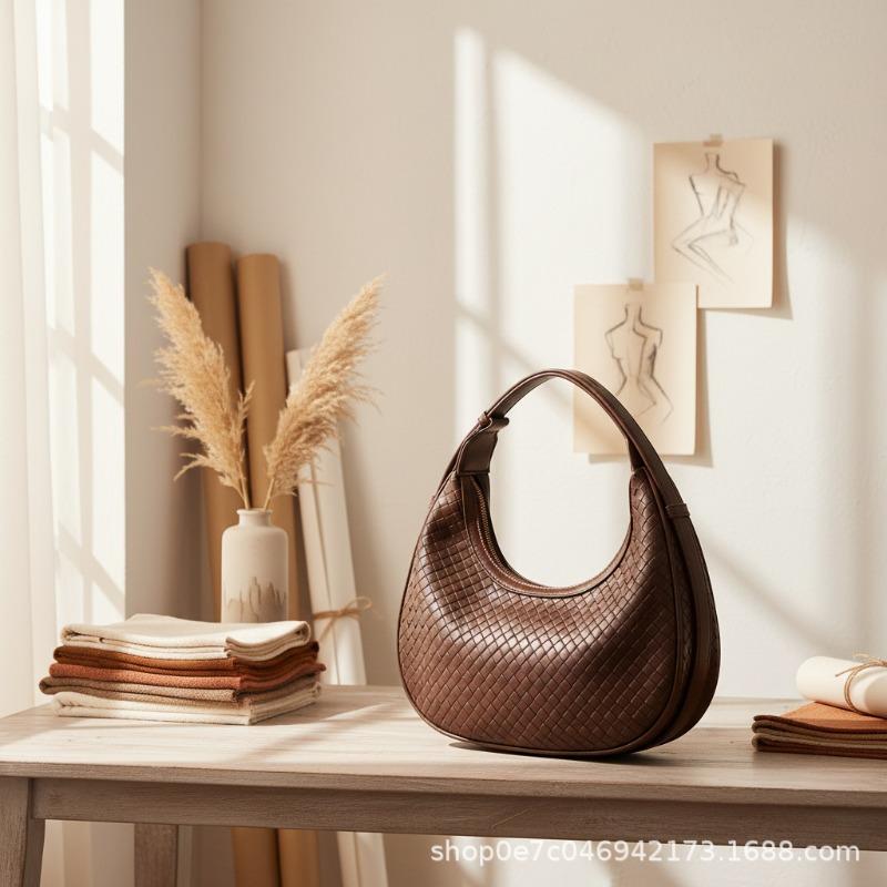 Woven lattice leather new cloud bag, portable underarm bag, one shoulder crossbody women's bag for