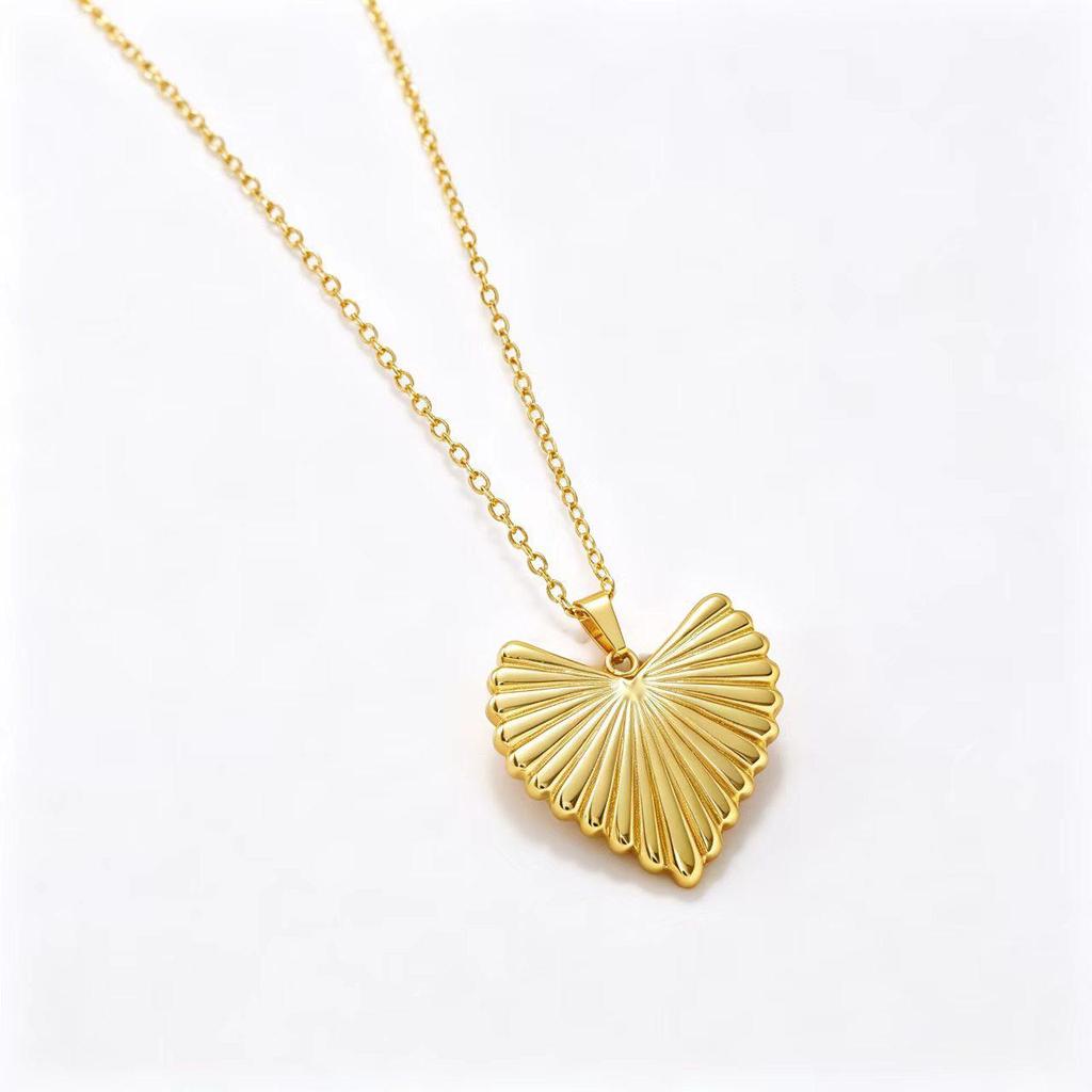 Elegant European-American Gold-Plated Heart Ginkgo Necklace - Versatile Stainless Steel Women’s Clavicle Chain
