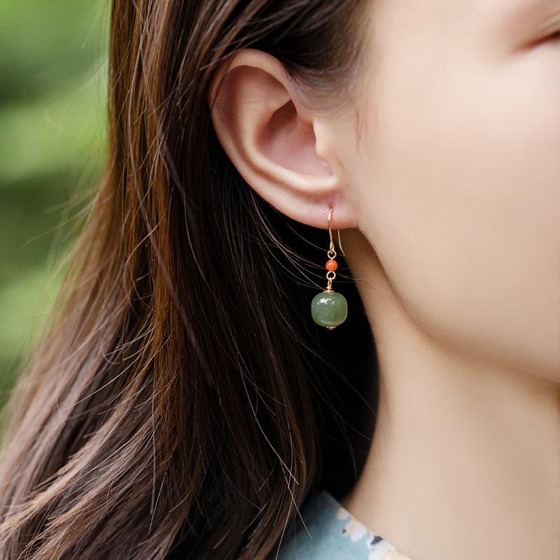 Naturalny Nefryt Hetiański Materiał Qingshui Kolczyki z Koralików w Starym Stylu Zielony Nefryt Pozłacane 14k Złotem z Agatem Południowym dla Kobiet, Świeże i Eleganckie