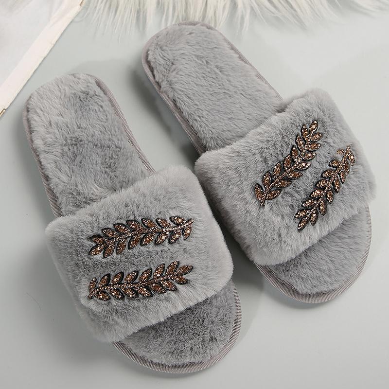 Fashion 2025 Winter Crystal Plush Slippers Women Light Non Slip Cotton Slippers Woman Indoor Faux Fur House Cotton Slides Female