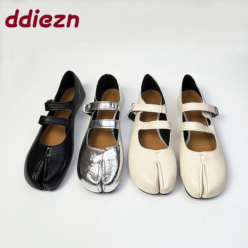 Fashion 2025 New Fashion Buckle Strap Women Mary Janes Flats Lolita Shoes Soft Female Strange Toe Footwear Shallow Ladies Flats Shoes