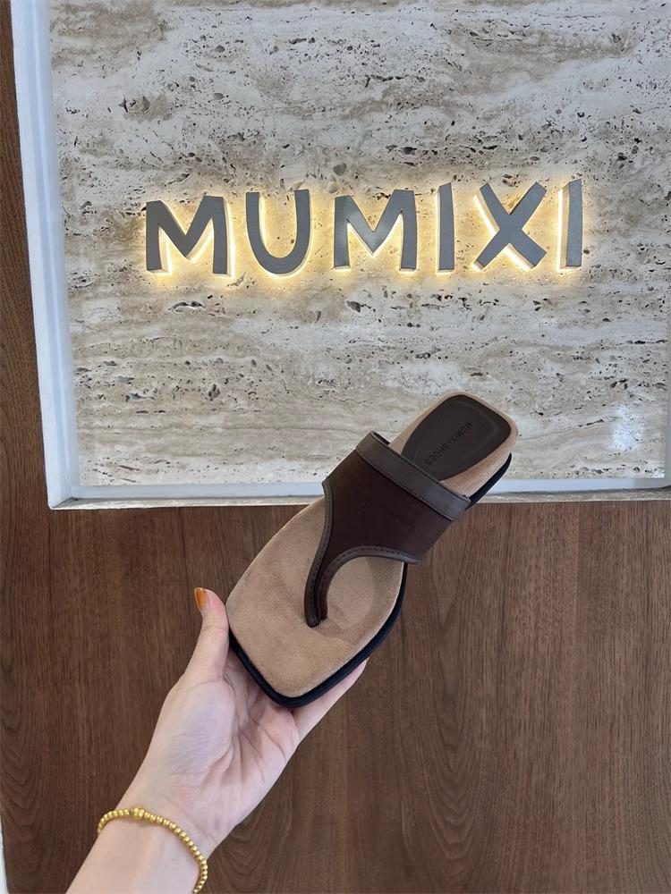 

Сказочный ветер танкетка на наклонном каблуке шлепанцы на толстой подошве женская обувь 2025 новинка французский нишевый квадратный носок крутые тапочки 40