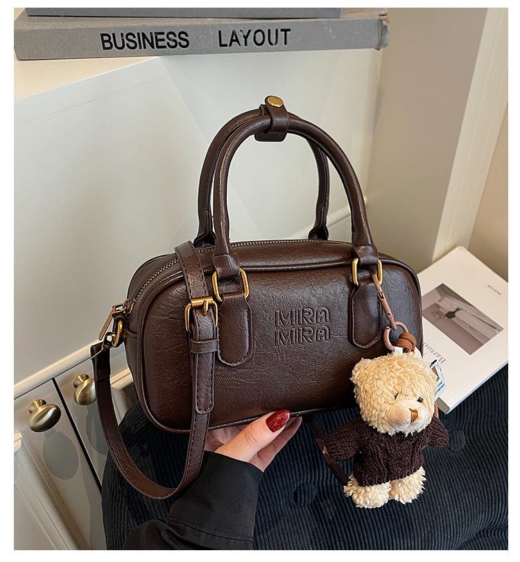 Maillard Retro Women's Bowling Bag: Versatile, Fashionable Autumn/Winter Handbag for Single Shoulder or Crossbody Use.