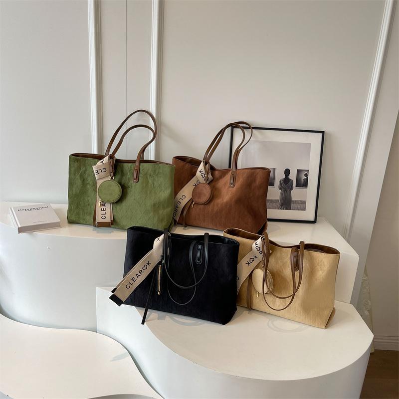 Fashion and leisure large-capacity tote bag women's 2026 new retro student class commuting shoulder bag