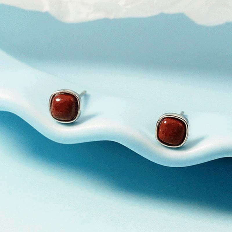 Women's Geometric Red Bean Mini Stud Earrings - Bean Paste Color, Versatile, Simple Niche Design
