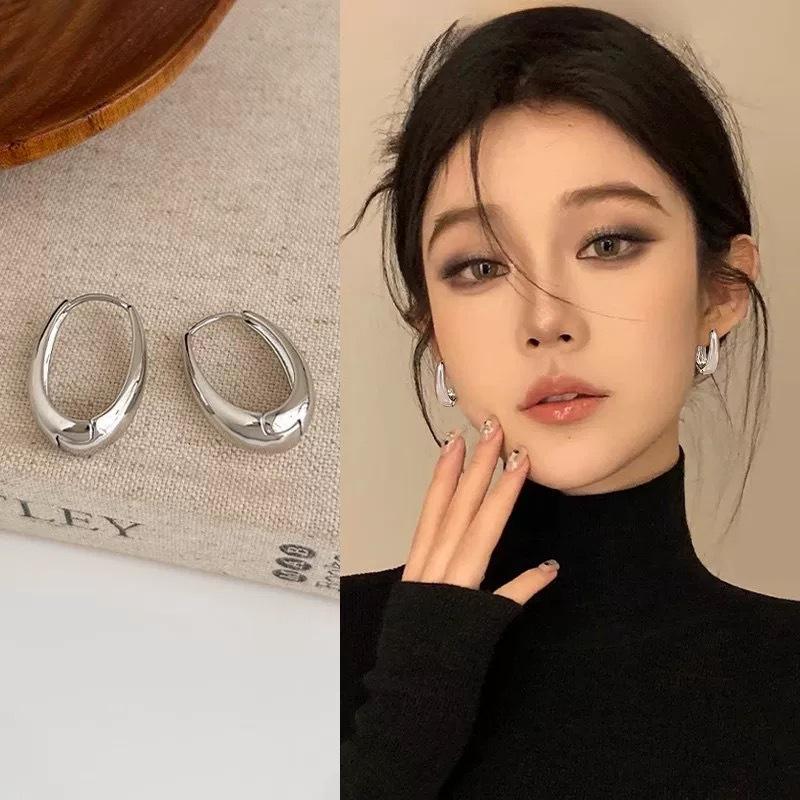 

Luxurious And Sophisticated Earrings, Trendy Stud Earrings With A Retro Feel. One Size срібний