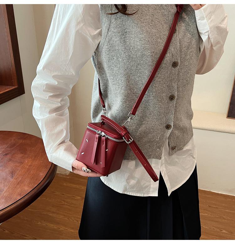 2024 Koreanischer Stil Damen Vielseitige Umhänge Quadratische Tasche - Schlichtes, Nischen-Design