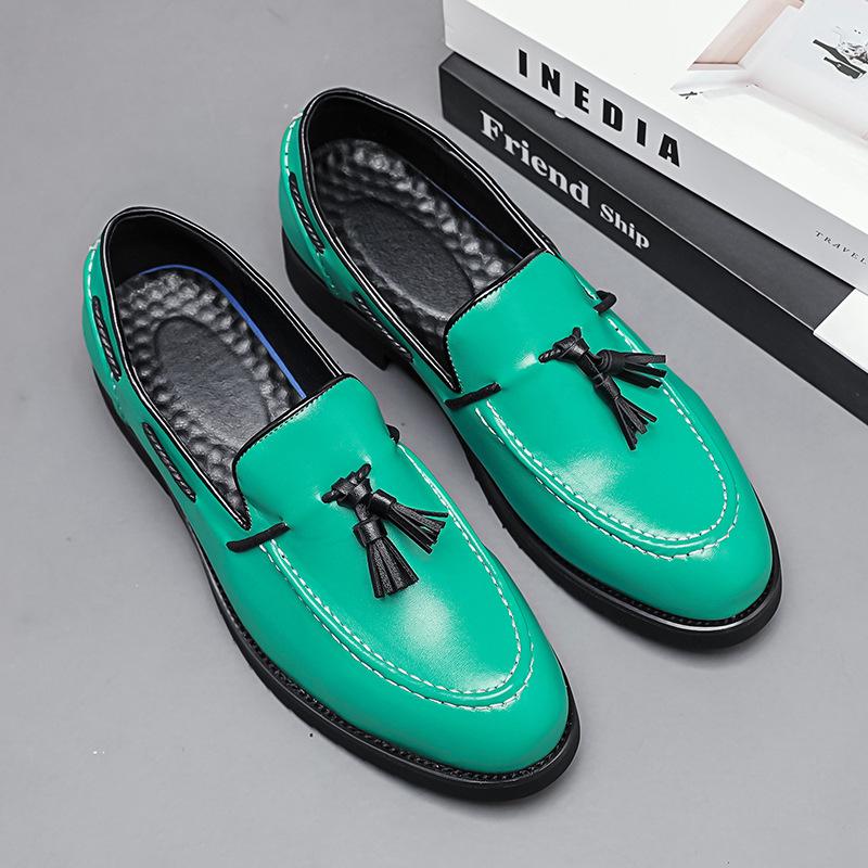 Fashion Men's Loafers, Fashionable Large-sized New Leather Shoes, Trendy Hairstylists Wearing Lazy Casual Shoes On One Foot A19
