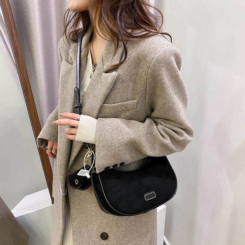 Frosted leather commuter bag women's 2025 new retro Maillard crescent bag versatile shoulder messenger bag