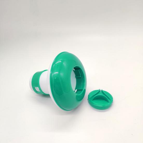 Praktischer Spender für Pool-Tabletten. Effizientes, wiederverwendbares Reinigungswerkzeug.