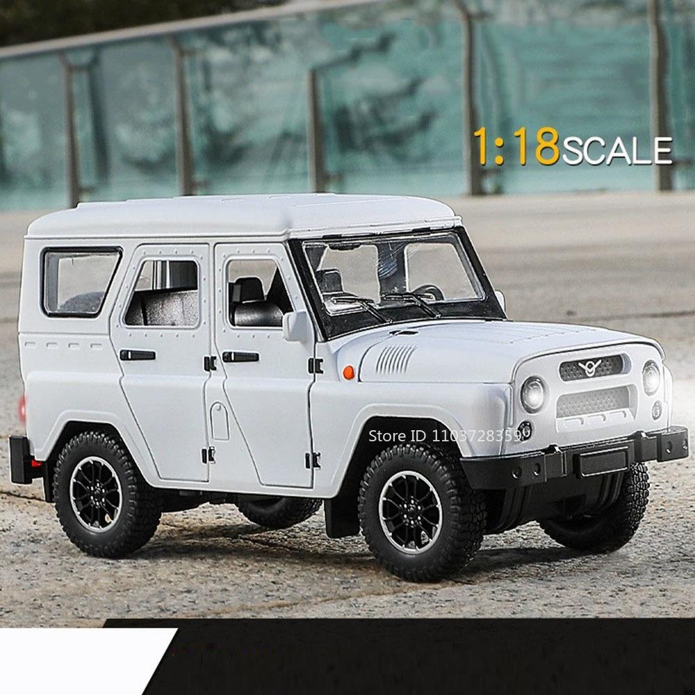 1:18 Russia UAZ Hunter Toy Model Off-road Vehicles Alloy Diecast RV Car Models Doors Opened Sound Light Pull Back for Kids Gifts
