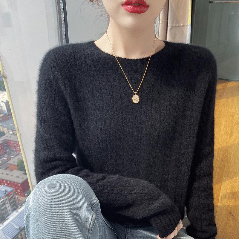 Women's 100% Pure Wool Cable Knit Sweater – Autumn/Winter Loose Fit with Round Neck, Fashionable and Versatile Knit Base Layer.