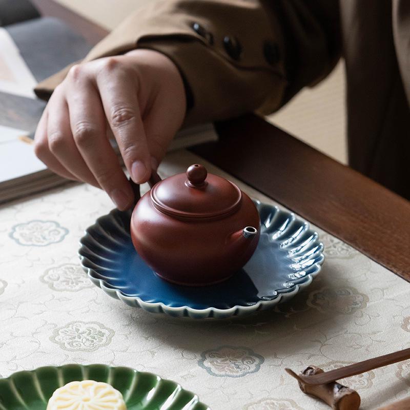 Exquisite Chinese Round Dessert Plate - Perfect for Snacks, Tea, Fruit, or Cakes