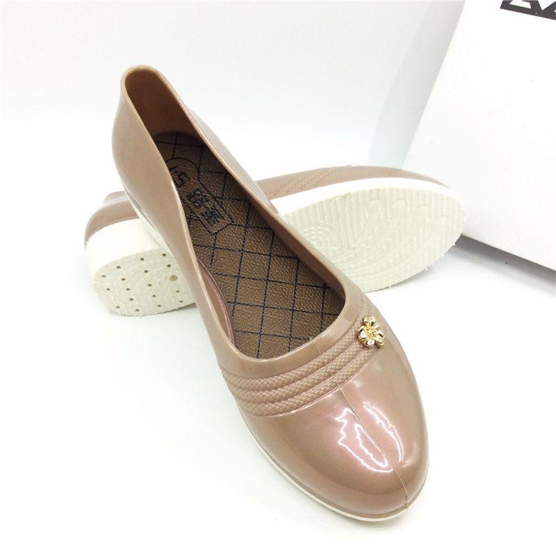 Fashionable Rain Shoes for Women In Summer Non Slip Sandals Waterproof and Comfortable Labor Protection Mid Heeled Rubber Shoes