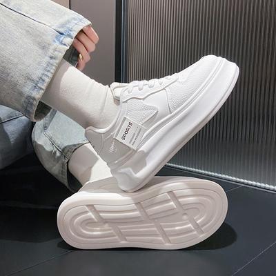 Wiosenne małe białe buty nowe to damskie studenckie buty sportowe na grubej podeszwie podwyższające, casualowe do streetowych stylizacji