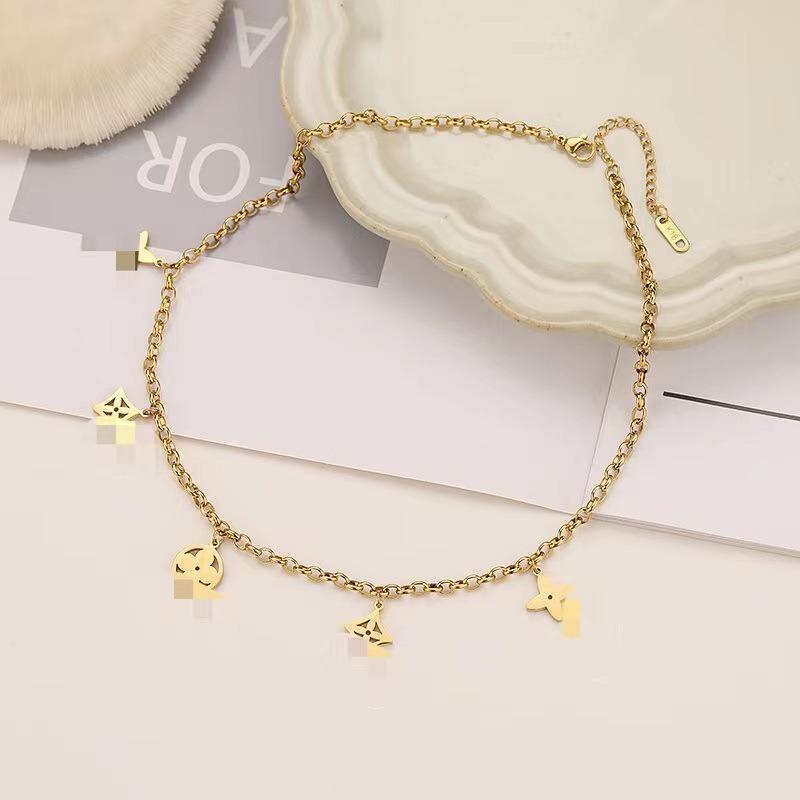 

Новое ромбовидное полое женское ожерелье с подвеской в ​​стиле ретро, ​​модное ожерелье из титановой стали 18K