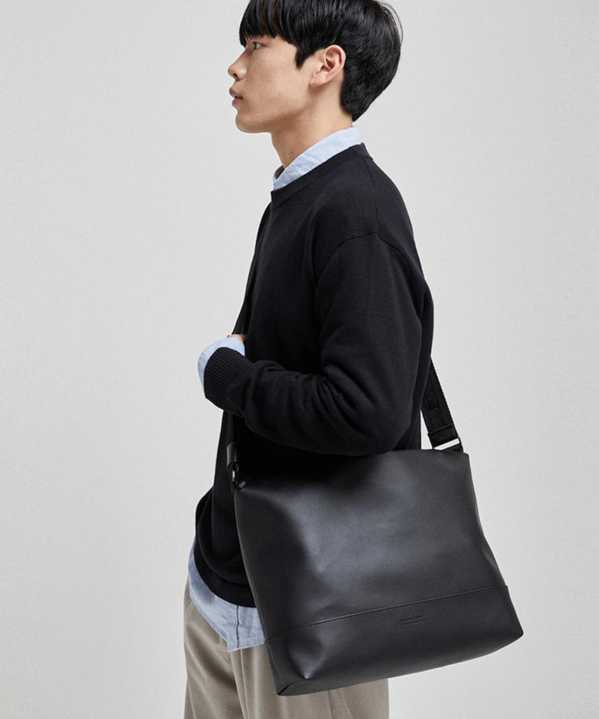 National Publicity Carson Hq Leather Messenger Crossbody Bag