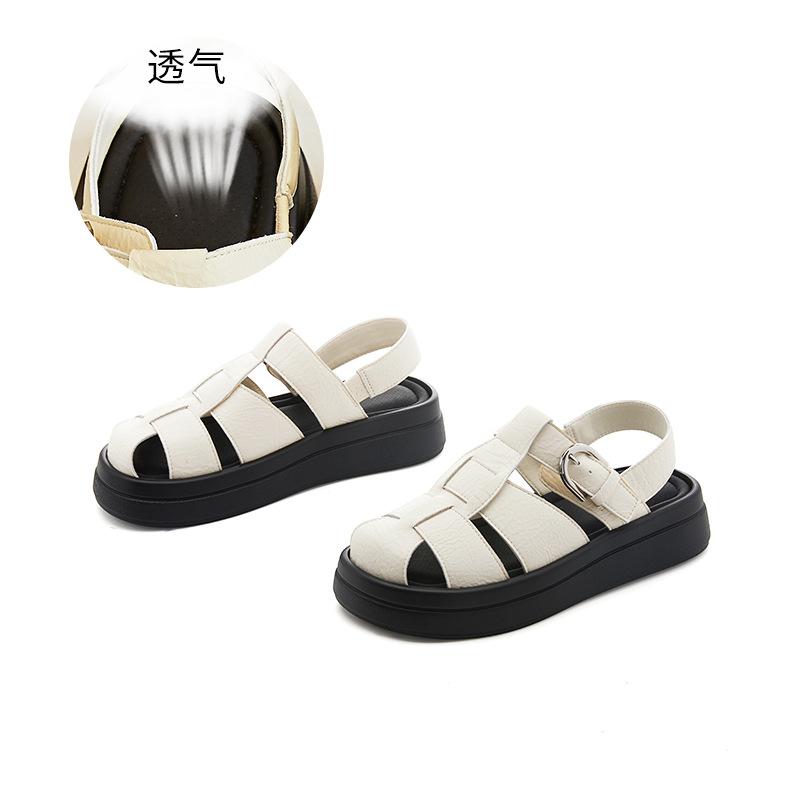 Woven bag head sandals women's 2025 summer new flat-bottomed retro buckle women's outer wear casual hollow Roman sandals