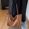 Tote bag women 2025 new fashion retro lazy wind large capacity shoulder bag high sense commuter armpit bag