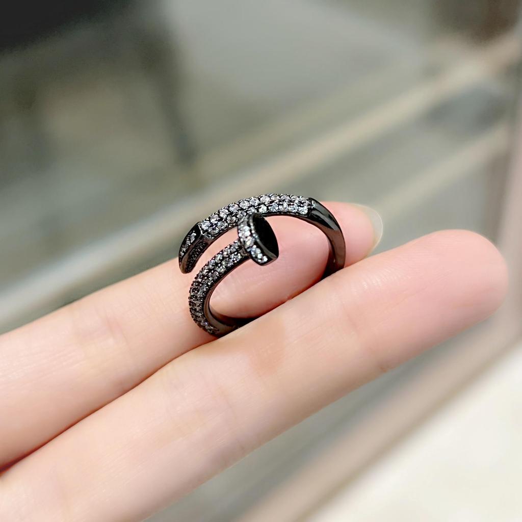 Anello aperto regolabile geometrico pavimentato in zirconi, trendy e di lusso