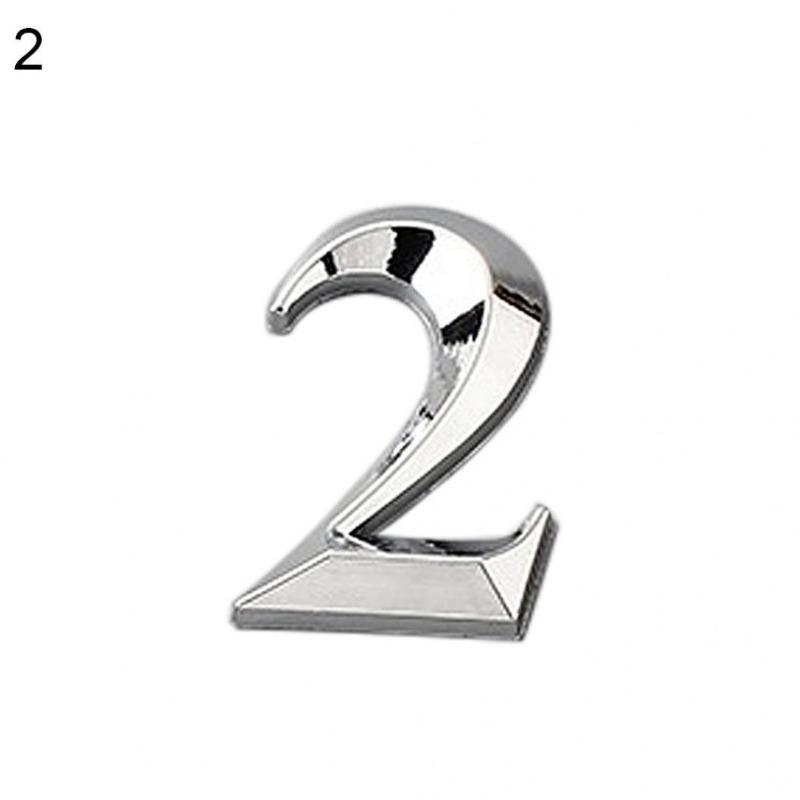 Błyszcząca tabliczka z numerem domu