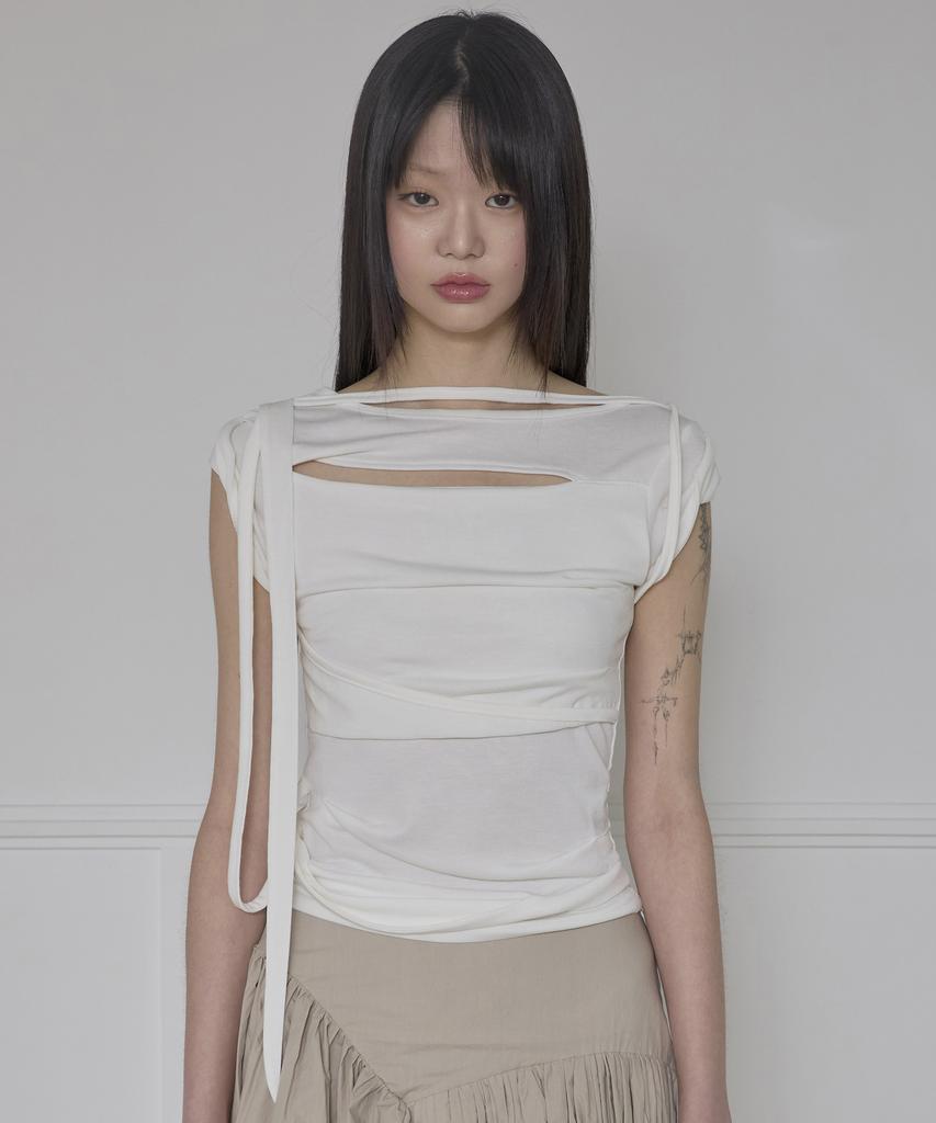 Peulleeoeob Asymmetrical Draped Strap Roll-Up T-Shirt (Fl-170_Cream)