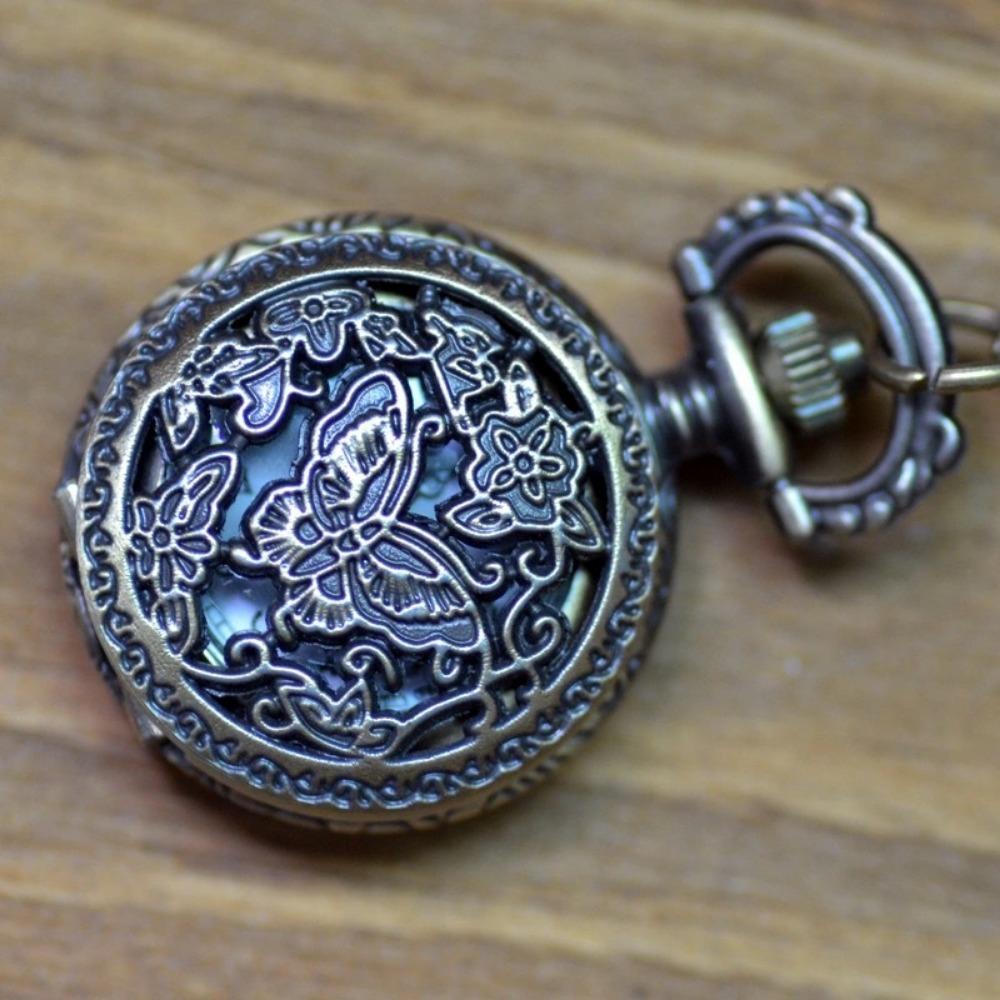 Creative Retro Flip Pocket Watch Personalized Three-dimensional Engraved Vintage Necklace Watch for Boys and Girls Commemorative Quartz Watch