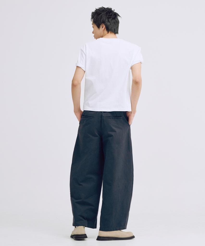 TAKEASY One-Pleat Barrel Fit Cotton Pants (Navy)