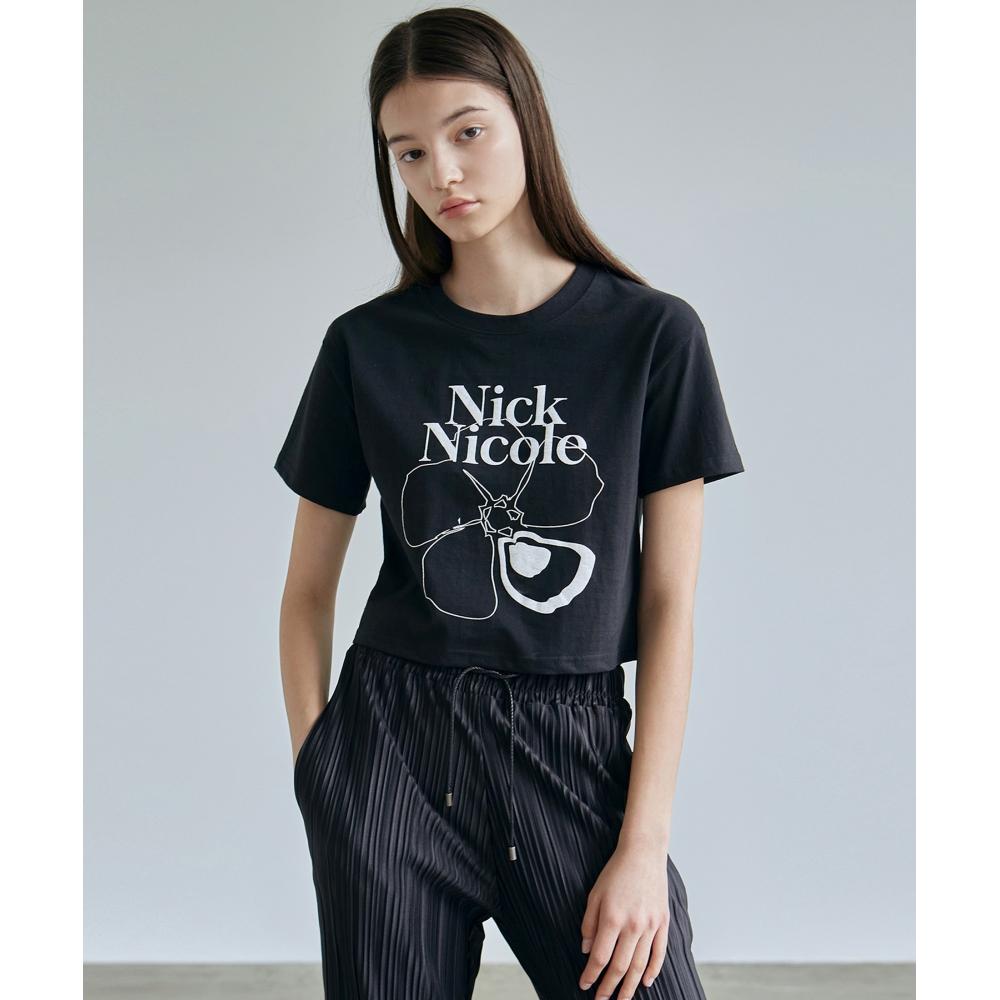 

NICKNICOLE Cropped Flower Half TeeBlack