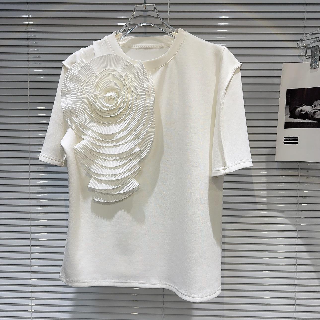 

Летний стиль: Футболка с короткими рукавами и плиссировкой с 3D-цветочным принтом — простая, свободная и облегающая One Size белый