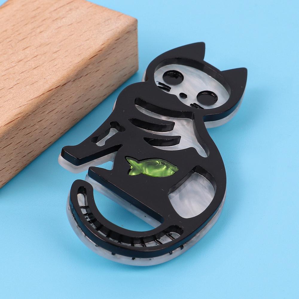 2025 New Acrylic Black White Cat Brooches Lapel Pins for Women Cute Cartoon Fish Animal Resin Brooch Badges Accessories