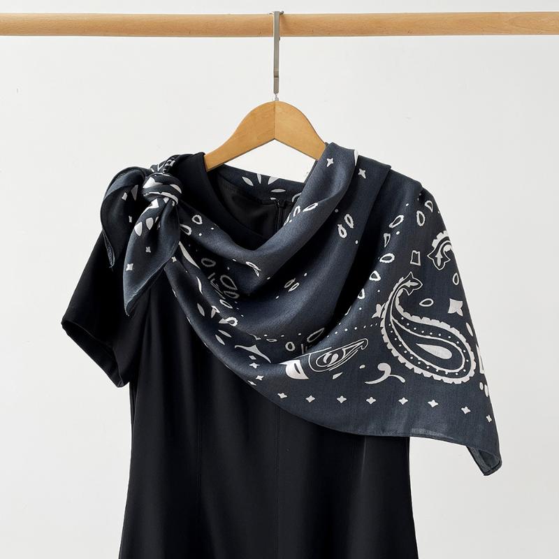 Fashion Paisley Women Head Scarf Printed Soft Female Shawl Wrap Luxury Feel Versatile Stylish Silk Scarves Summer Accessories