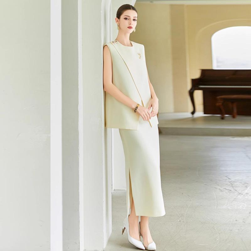 AD Light-Colored Professional Two-Piece Set: Stylish Sleeveless Coat and Skirt for Women