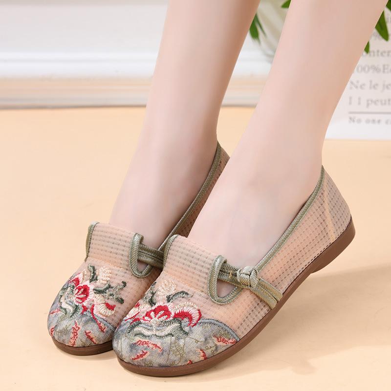 Summer new middle-aged and elderly mother shoes mesh hollowed Hanfu embroidered shoes soft sole one pedal old Beijing cloth shoes women