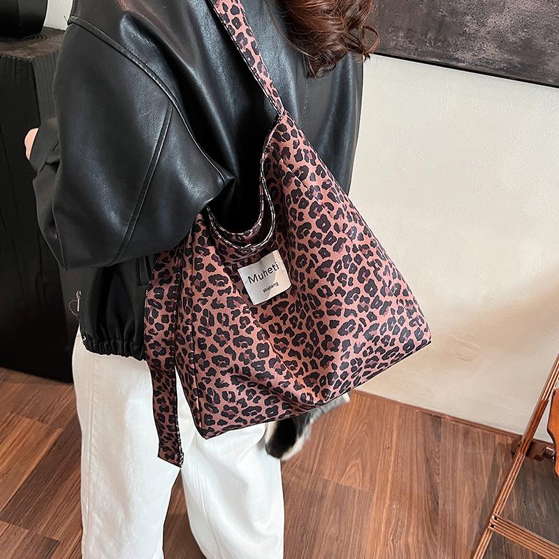 Leopard Print 2025 New Autumn and Winter Casual Lazy Style Popular Large-capacity Tote Single Shoulder Fashion Trend Underarm Women's Bag