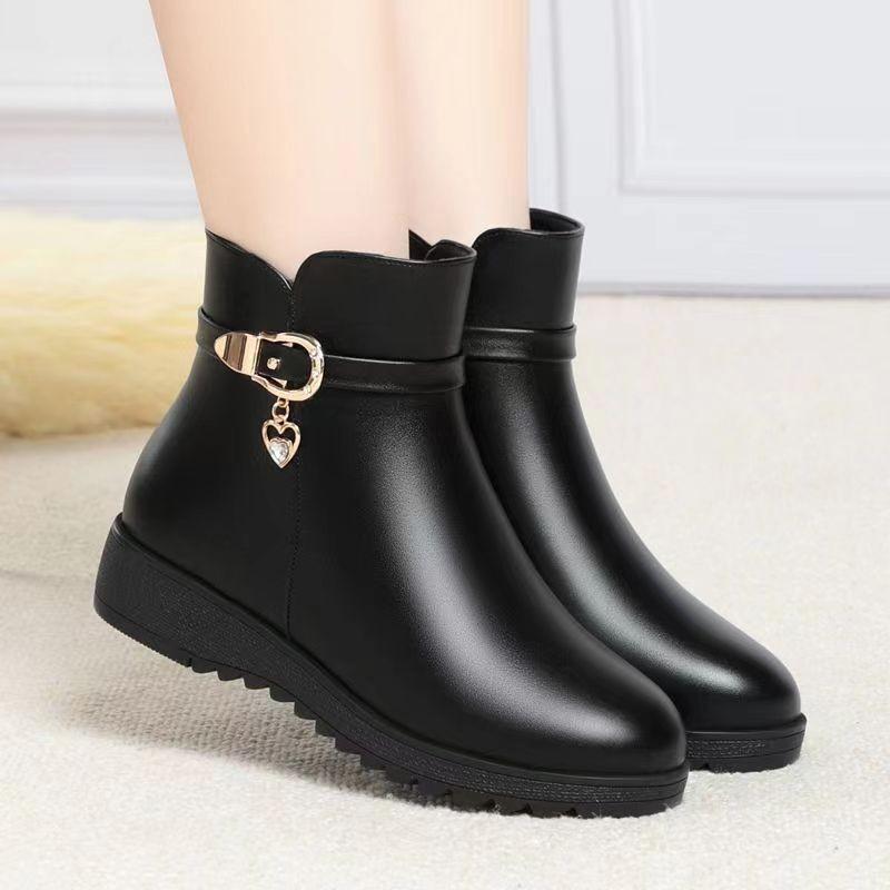 

Обувь для мам зимняя бархатная утолщенная теплая короткие ботинки среднего возраста мягкая кожа ботинки среднего и пожилого возраста из хлопка на плоской подошве нескользящая мягкая подошва 36 чёрный