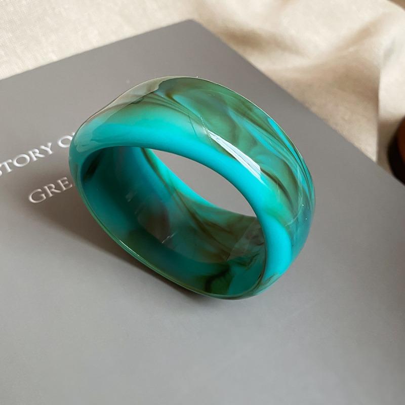 Resin Irregular Wide-sided Bracelet Mori Temperament Niche Design Popular Bracelet Light Luxury High-end Jewelry