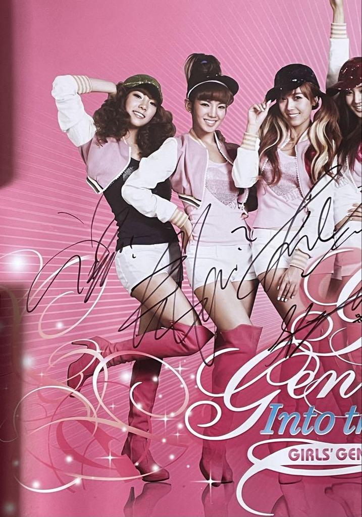 [USED] Girls' Generation In To the World Poster Signed