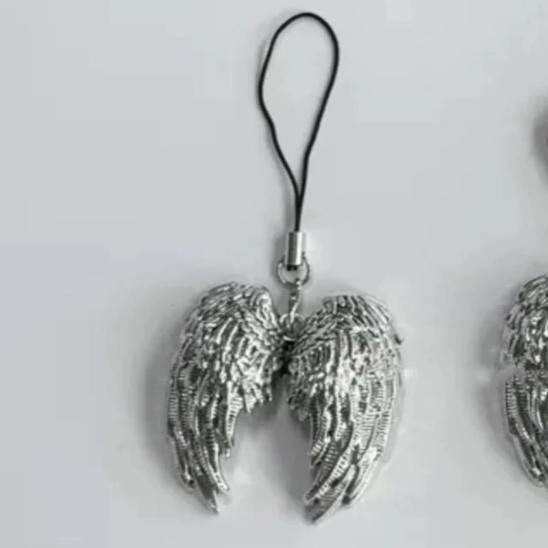 Latest 1 Piece Women's Wings Car Pendant Retro Metal Texture Angel Wing Keychain Bag Accessories Jewelry Friends Gifts