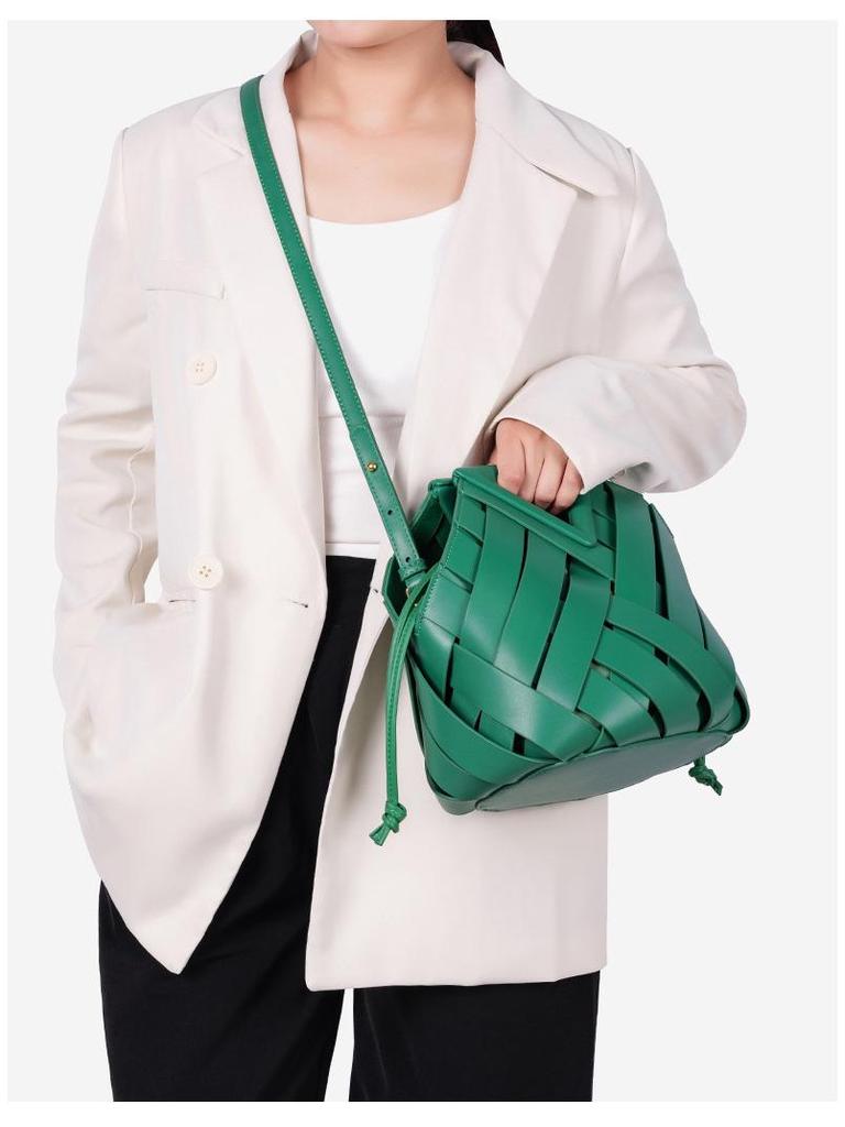 Large Capacity Hand-Woven Triangle Magnetic Buckle Crossbody Vegetable Basket Bag