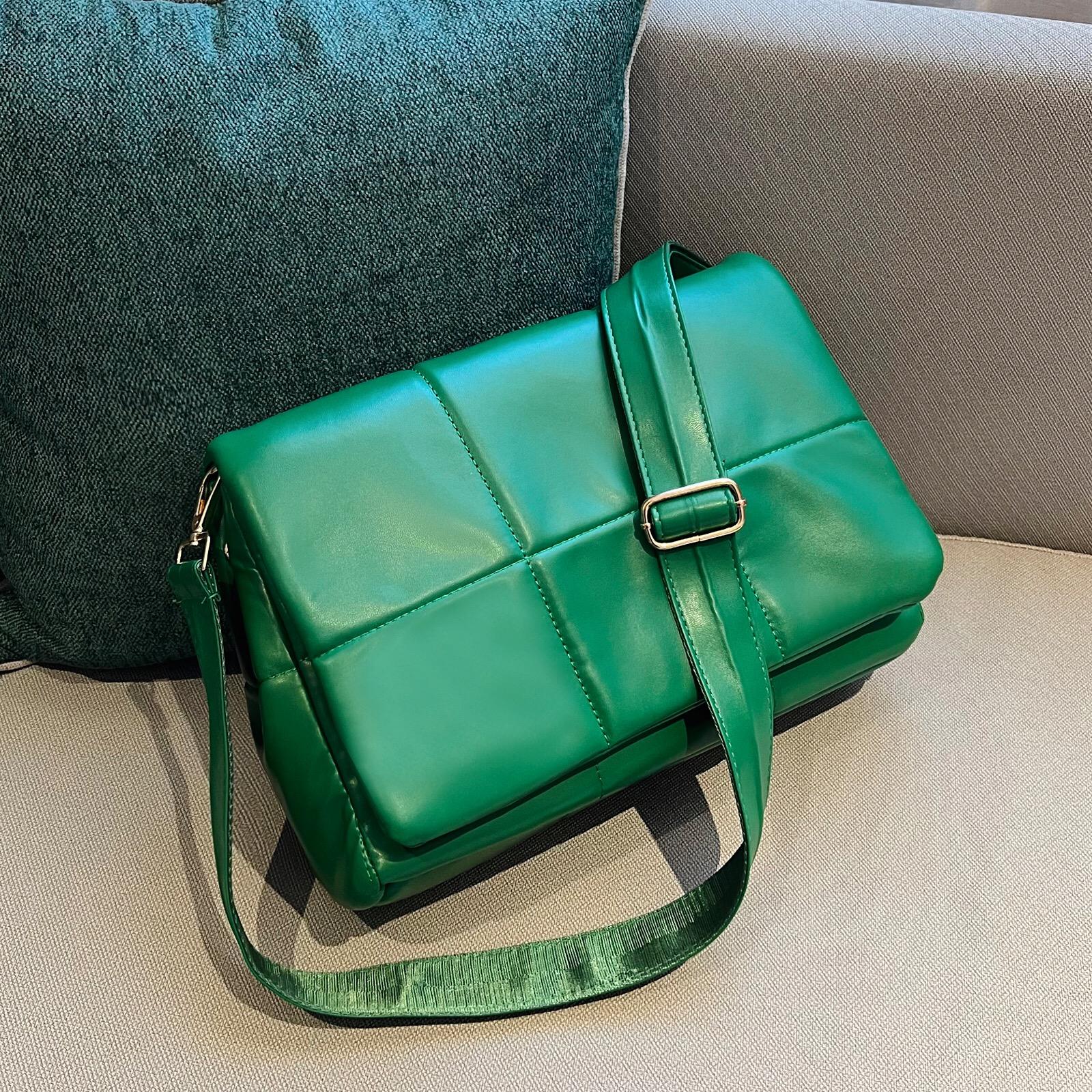 

Yogodlns Soft PU Space Shoulder Bag Жіноча зимова сумка через плече з клапаном і м’якою сумкою через плече великої місткості. 33x10x22cm зелений