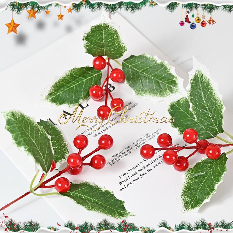 

Christmas Triangular Leaves, Christmas Decorative Leaves, Red Fruits, Christmas Tree Decoration Diy Wreath Accessories, Berries, Rich Fruits
