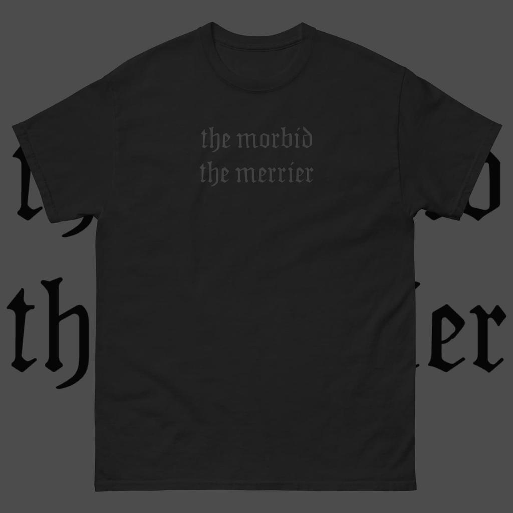 חולצת Morbid The Merrier שחור על שחור פונט גותי ניו גותי סרקסטי יוניסקס