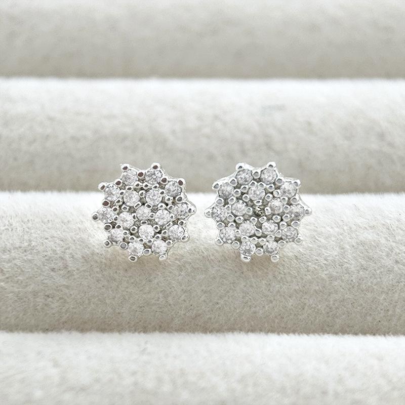 

Zircon-Studded Punk Flower Earrings for Women, Versatile Snowflake Design.