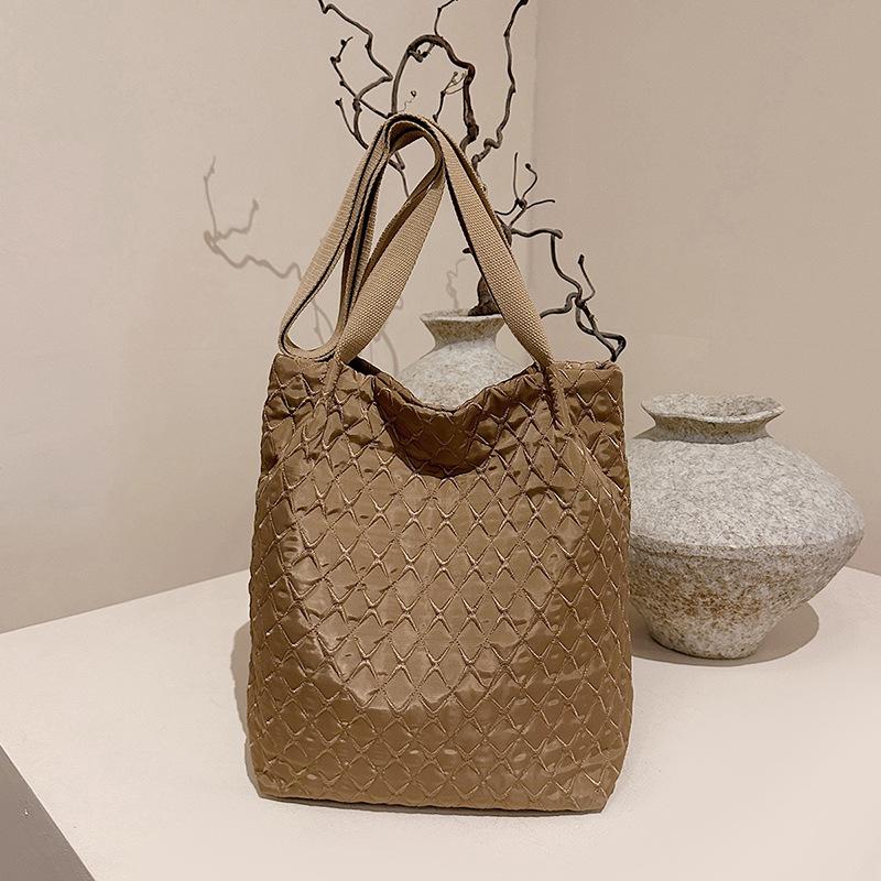 

2025 autumn new fashion women s shoulder bag women s large-capacity simple student class commuting tote bag