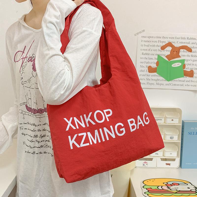 

2025 Women s Korean Style Large Canvas Tote Bag - Lightweight, Literary, and Perfect for Students. красный