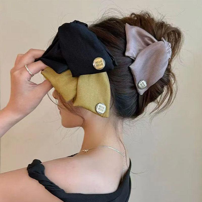 Exquisite Temperament Triangle Claw Clip For Women French Solid Color Crab Shark Barrettes Hairhrip Back Of Head Headwear Ornament