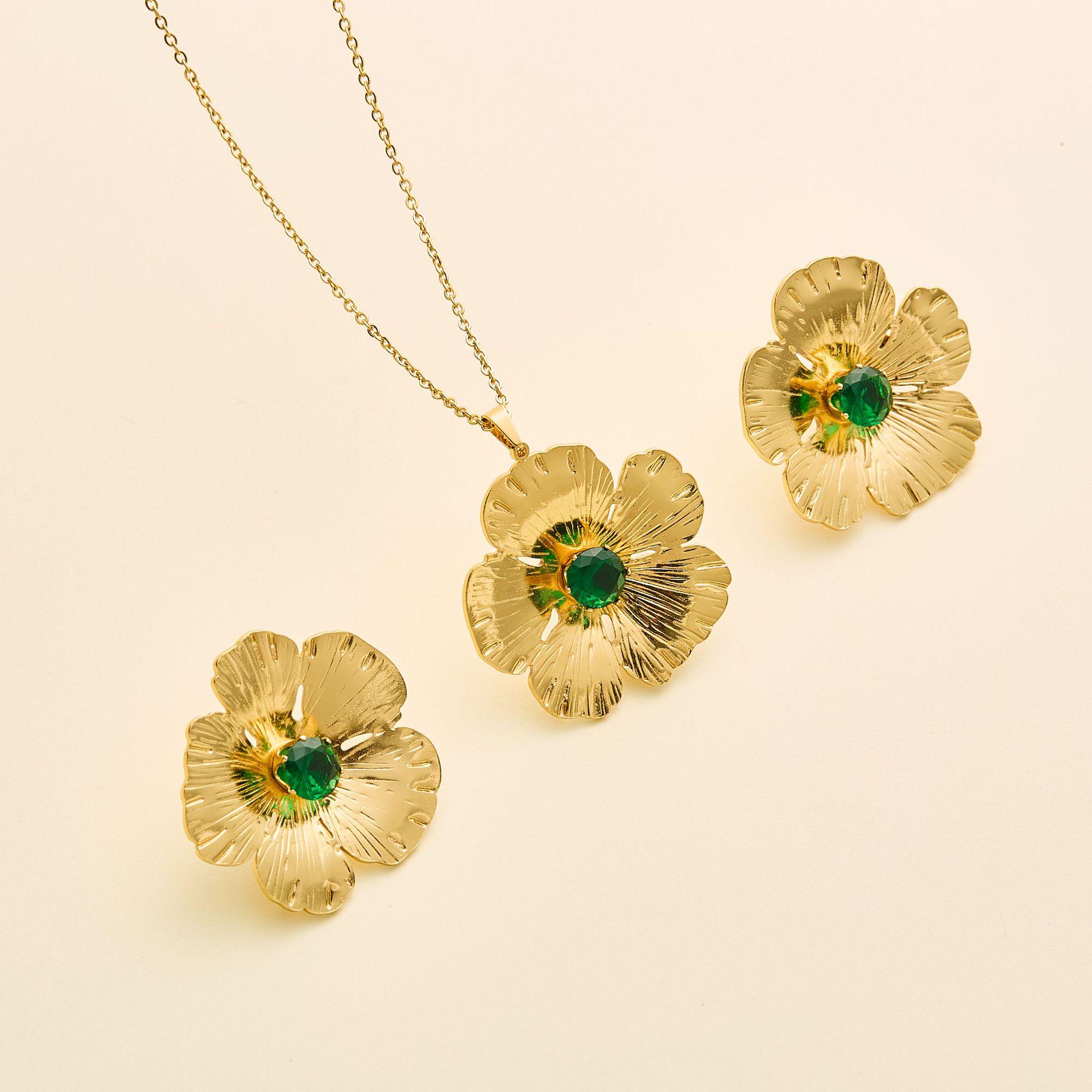 Stainless Steel Flower Pendant Necklace Set for Women – Elegant Retro Petal Design Style 2