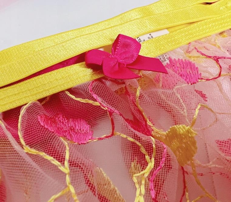Beautiful Set Of Women's Underwear: Bra, Skirt, Thigh Straps, Thong M